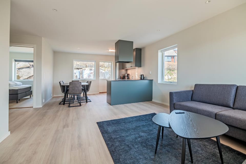 Kitchen or kitchenette, Living room, Seating area, Dining area, kitchen