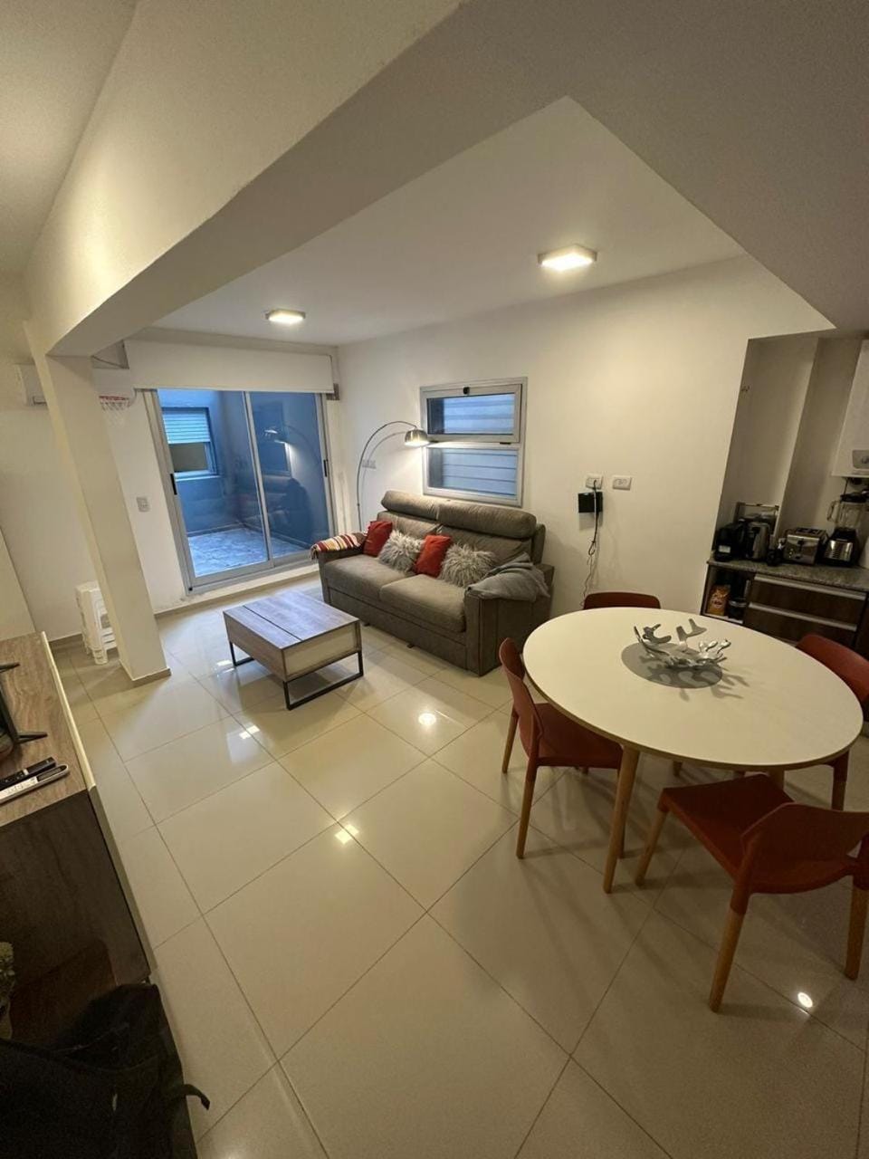 TV and multimedia, Kitchen or kitchenette, Living room, Seating area, Dining area