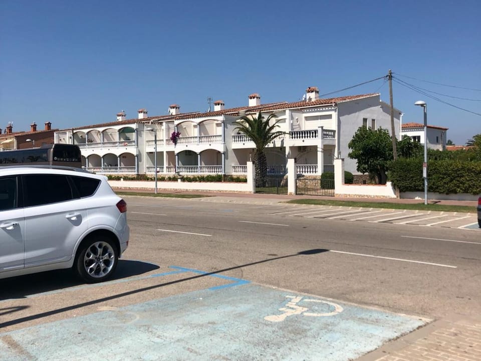 Apartamento en Primera Línea con Aparcamiento - Empuriabrava - ES-228-180 Apartment in Alt Empordà