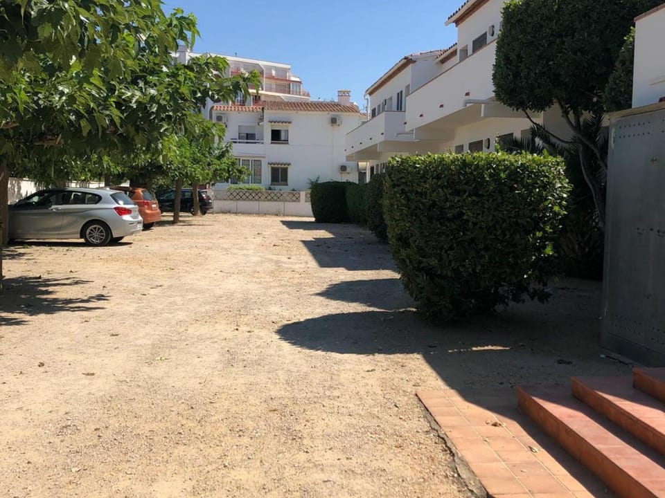 Apartamento en Primera Línea con Aparcamiento - Empuriabrava - ES-228-180 Apartment in Alt Empordà
