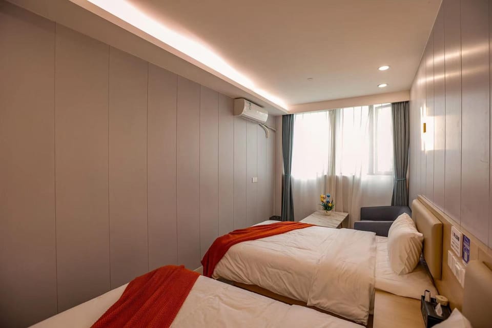 Bed, Photo of the whole room, Bedroom, air conditioner