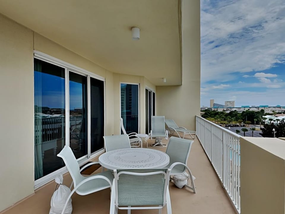 Patio, Balcony/Terrace, Seating area, City view, Quiet street view