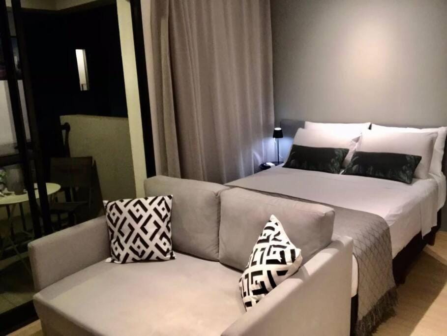 Bed, Living room, Photo of the whole room, Seating area, Bedroom