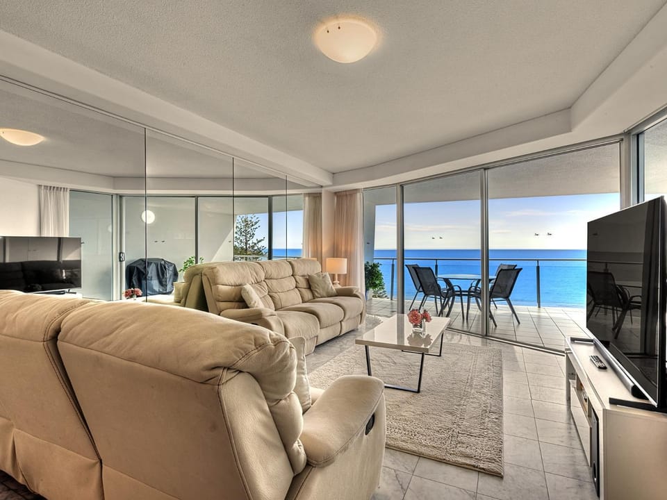 Communal lounge/ TV room, TV and multimedia, Living room, Sea view
