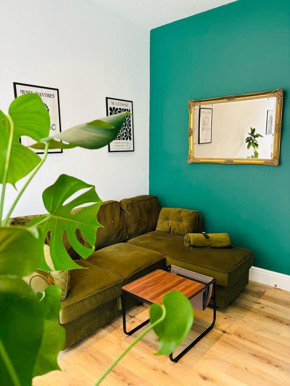 2 Historic Tenby Tourist Favourite -Steps to Beach Apartment in Wales