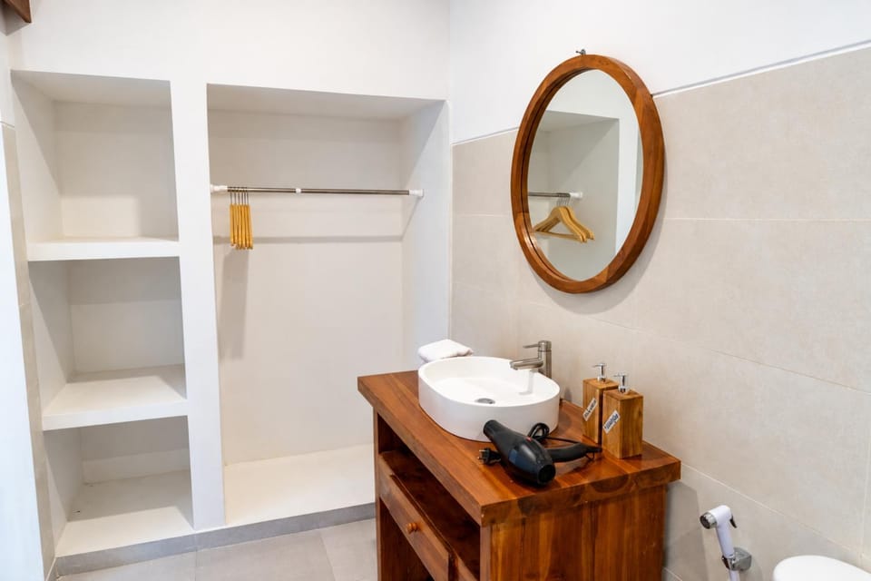 Toilet, Bathroom, towels