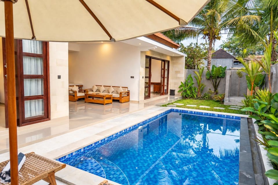 Patio, Day, Natural landscape, Garden, Garden view, Pool view, Swimming pool, sunbed