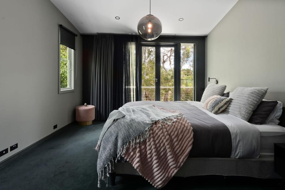 View (from property/room), Balcony/Terrace, Bedroom, Garden view