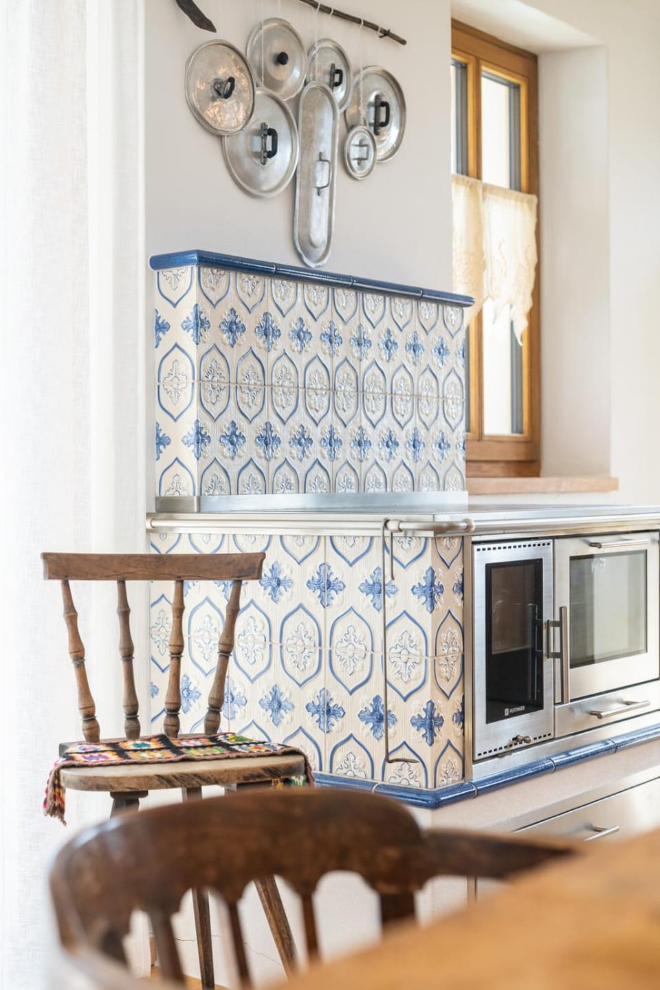 Kitchen or kitchenette, Seating area, Dining area
