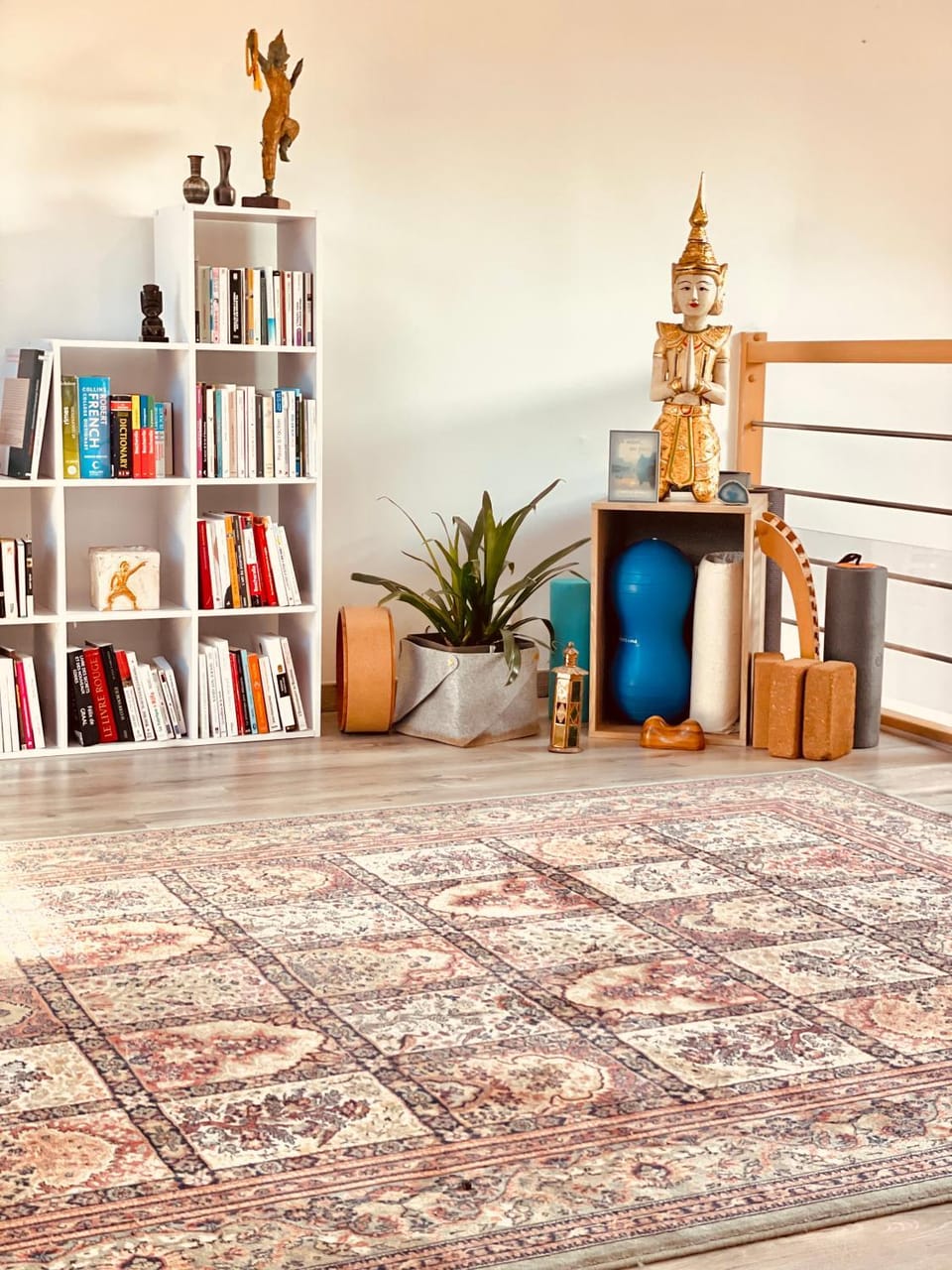 Library, Living room, Seating area