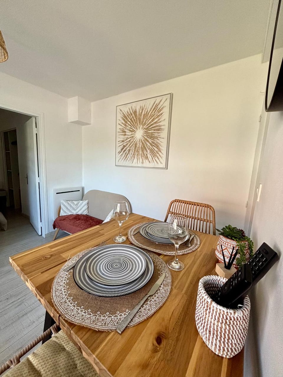 Living room, Dining area