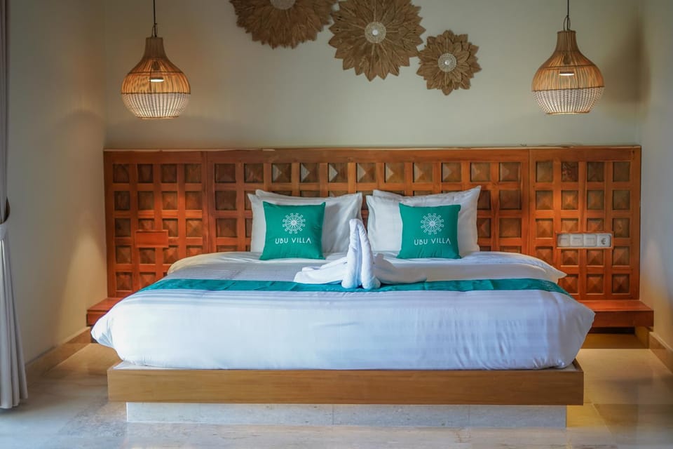 Bedroom, towels