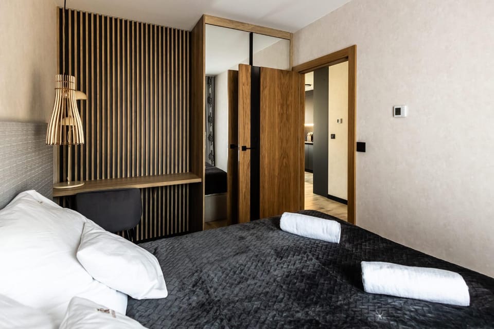 Bed, Bathroom, Photo of the whole room, Bedroom, towels, wardrobe