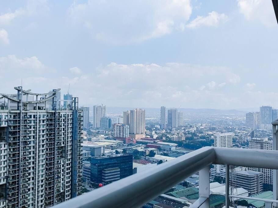 Citispace 1BR Condotel Suite at SM Light Residences #LT06A Apartment in Mandaluyong