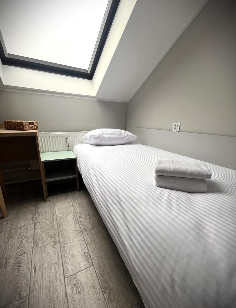 Bed, Photo of the whole room, towels
