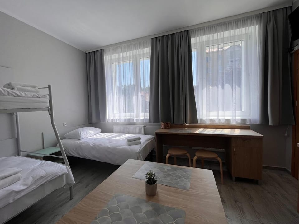 Photo of the whole room, towels