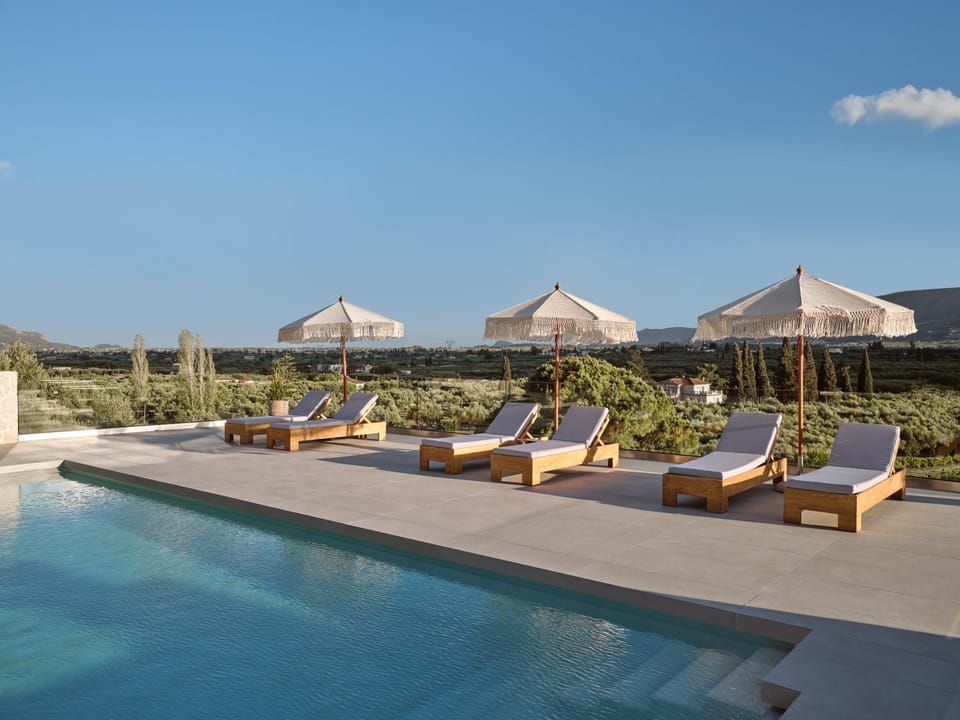 Swimming pool, sunbed