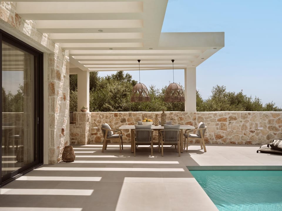 Dining area, Pool view