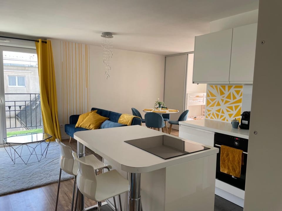 Appartement 3P Gare Terrasse et Parking privé Apartment in Île-de-France