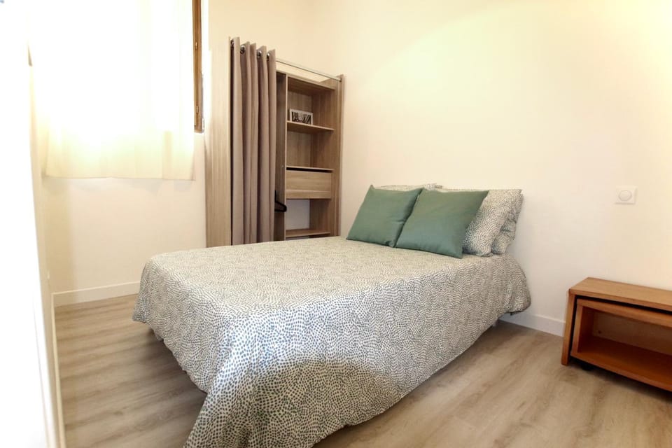 Bed, Photo of the whole room