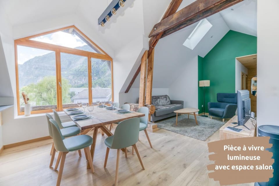 Living room, Dining area, Mountain view