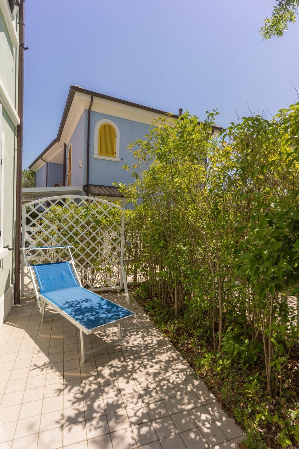 Property building, Garden, sunbed
