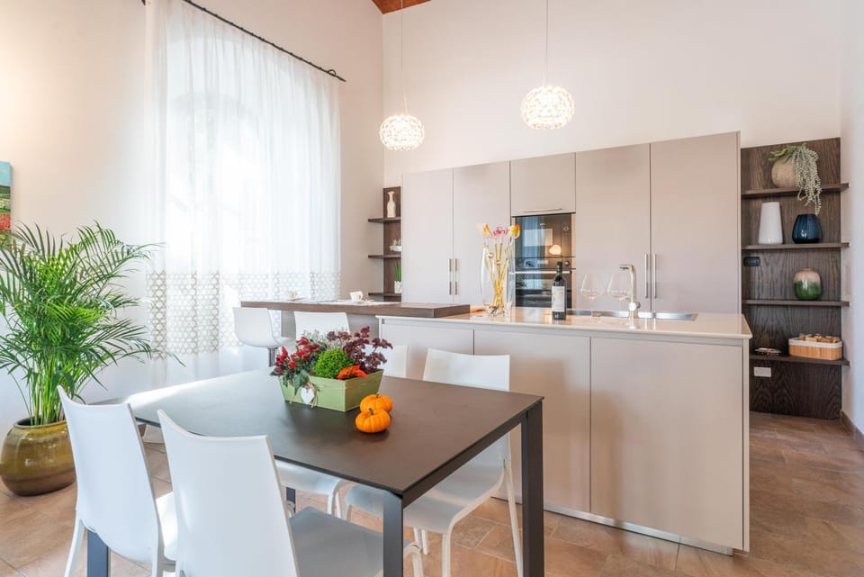 Dining area, kitchen