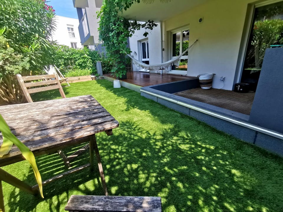 Patio, Garden, Dining area, Garden view