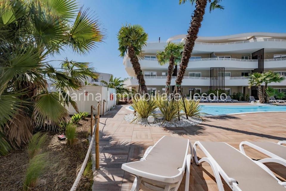 Property building, Pool view