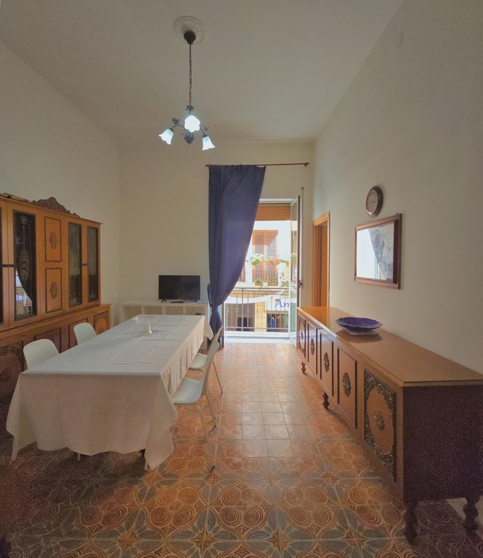 Communal lounge/ TV room, Dining area