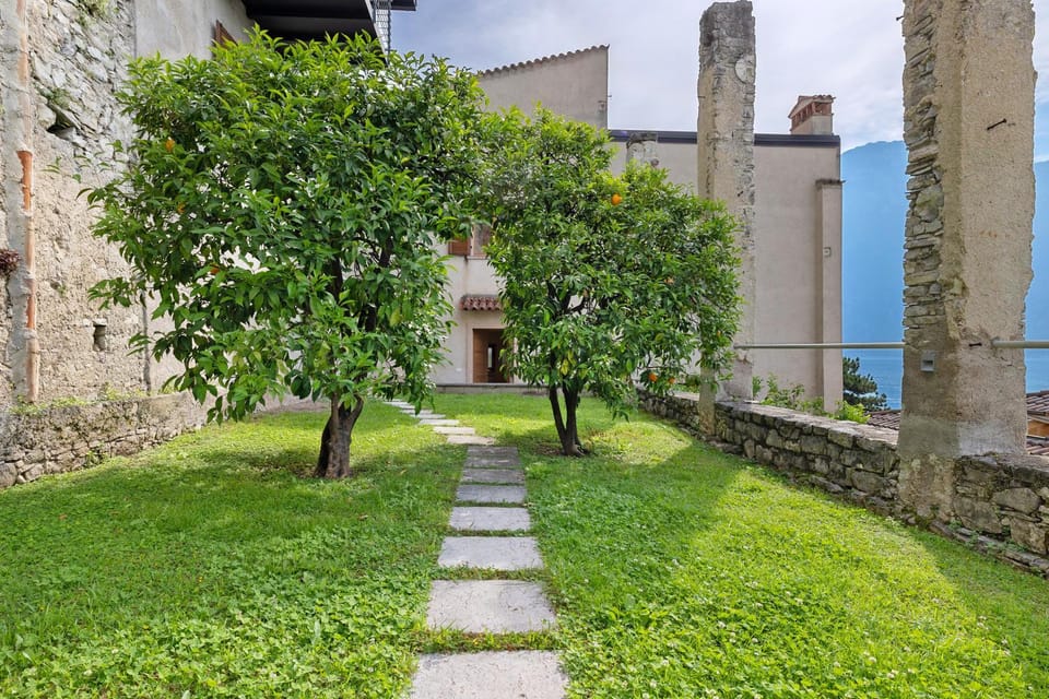 Ca dela Nua front lake House in Limone Sul Garda