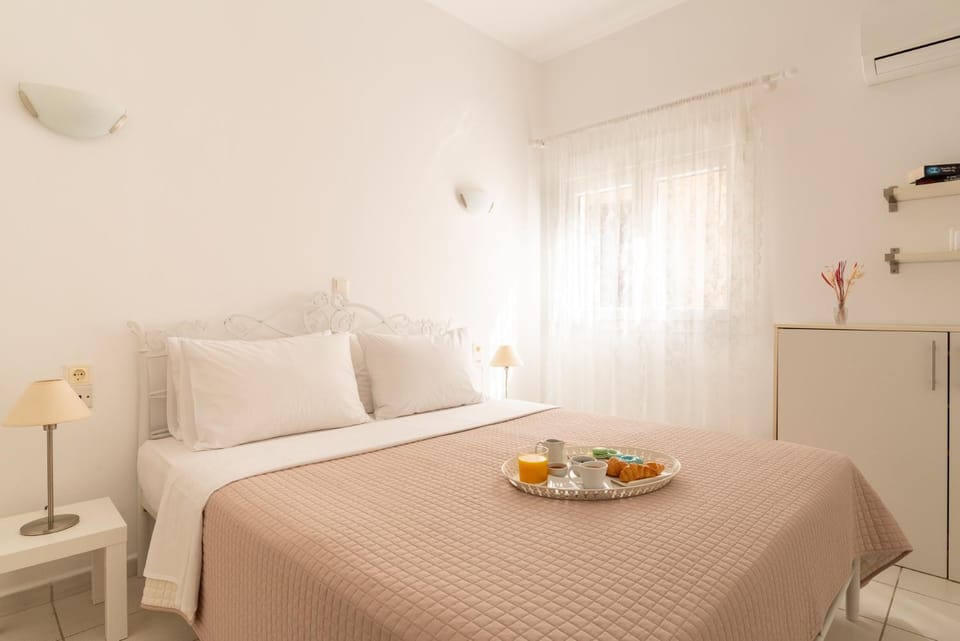 Bedroom, air conditioner