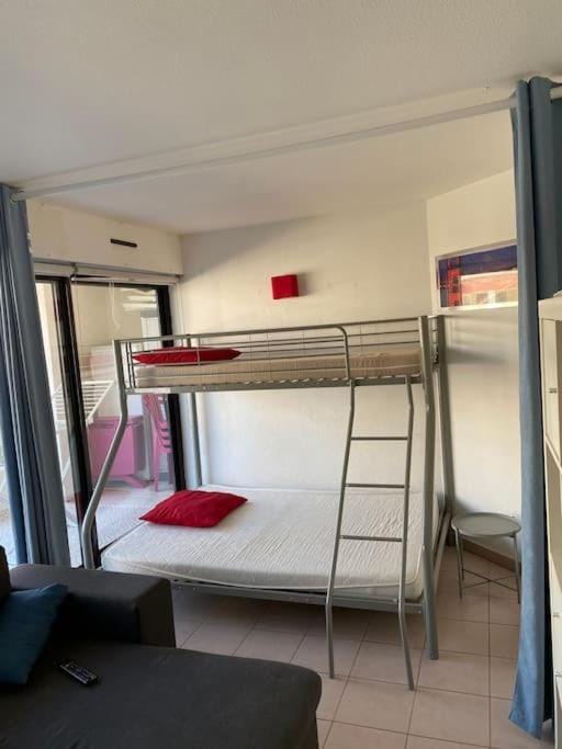 Appartement T2+cabine dans résidence au cap d’Agde Cabin in Agde