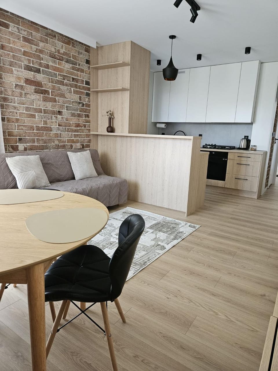 Kitchen or kitchenette, Seating area