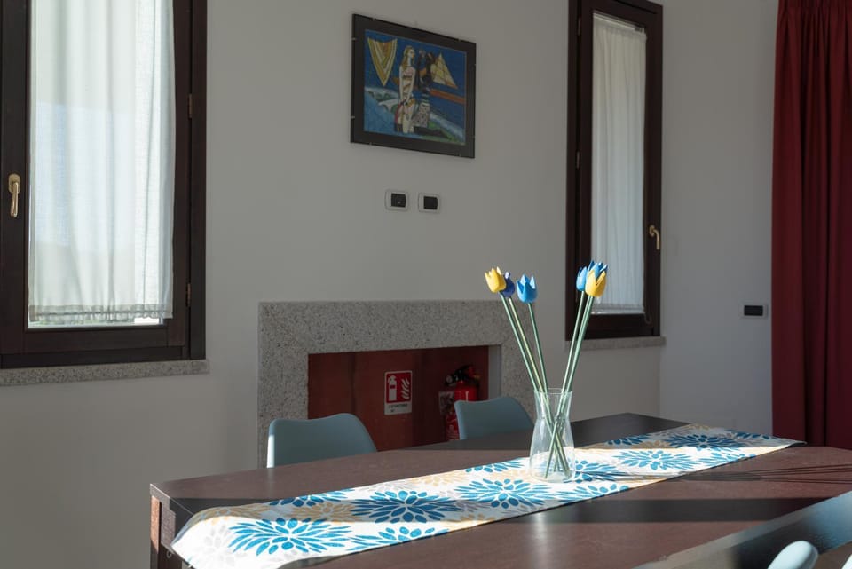 Decorative detail, Dining area