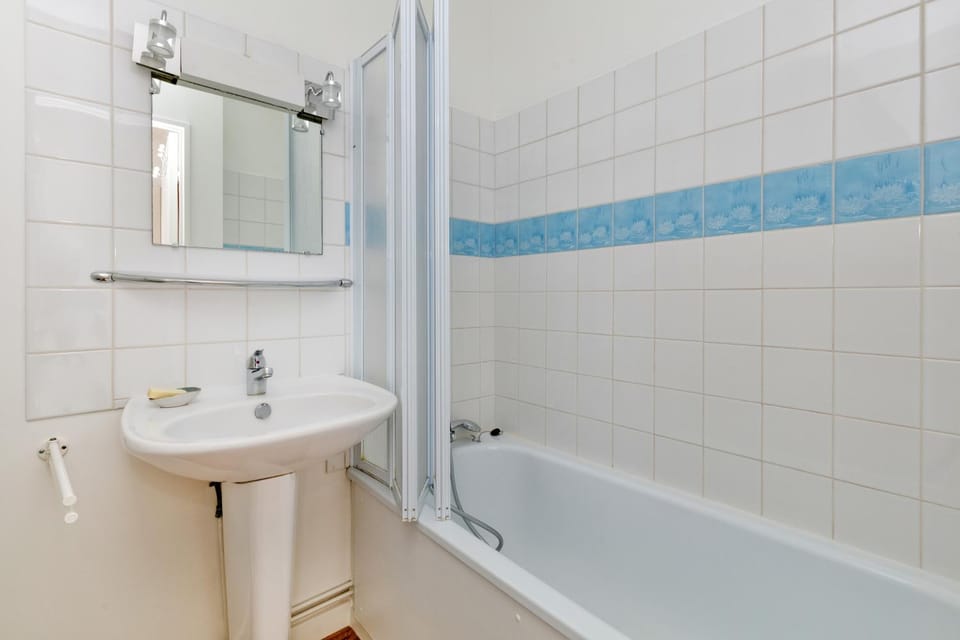 Bathroom, Living room