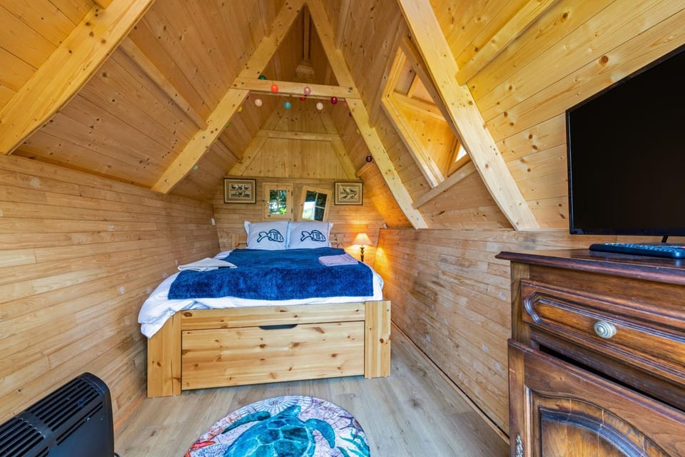 Property building, Living room, Bedroom