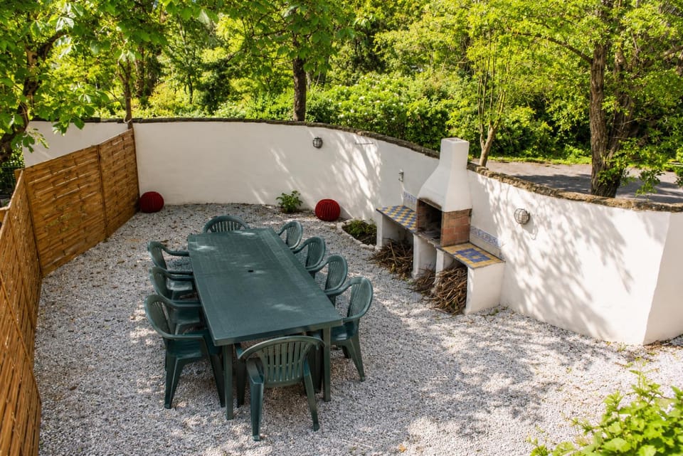 Patio, Spring, Dining area