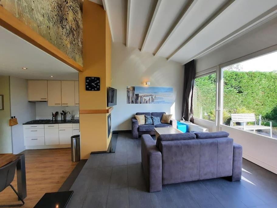 Kitchen or kitchenette, Living room, Seating area