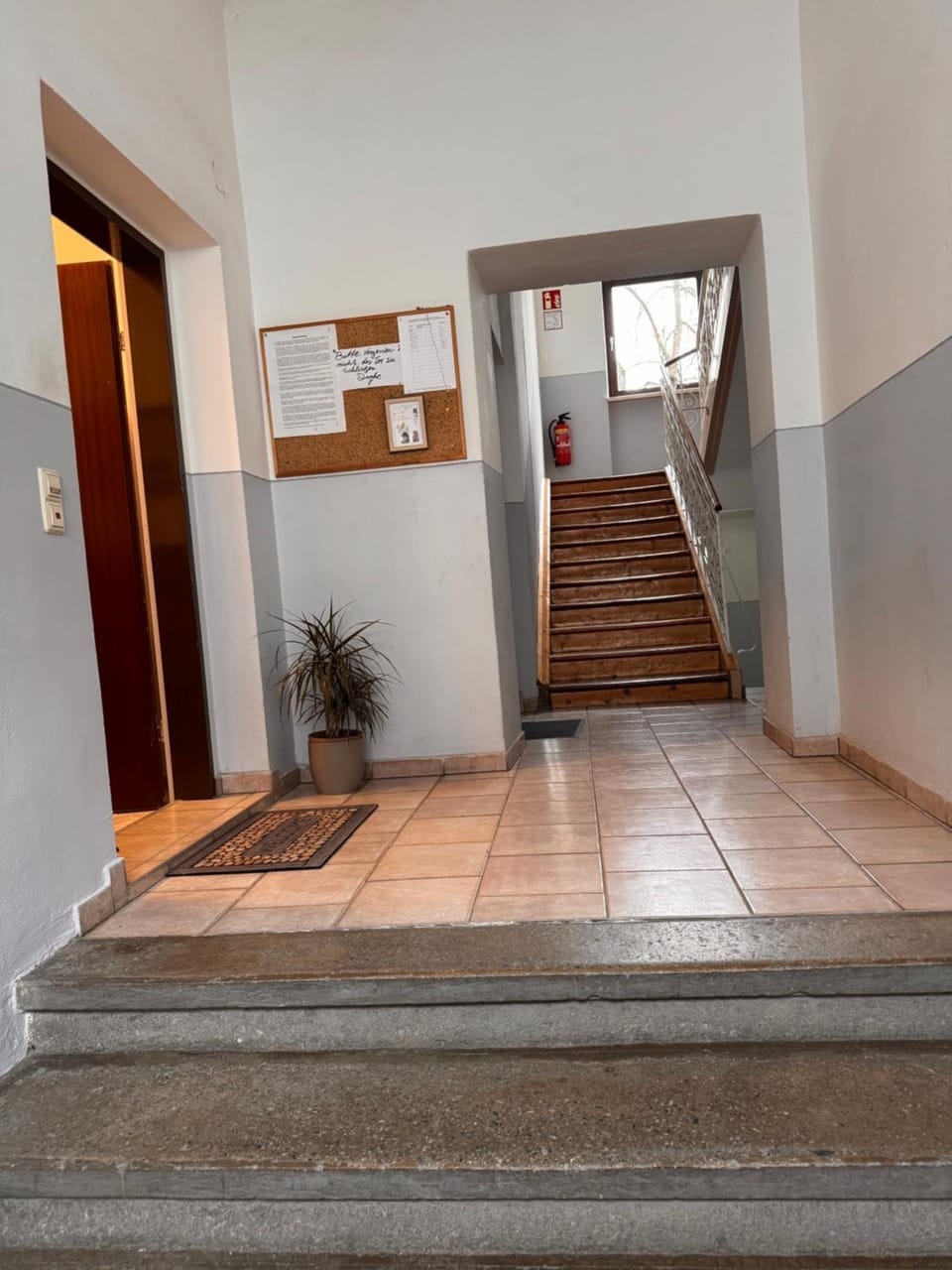 Facade/entrance