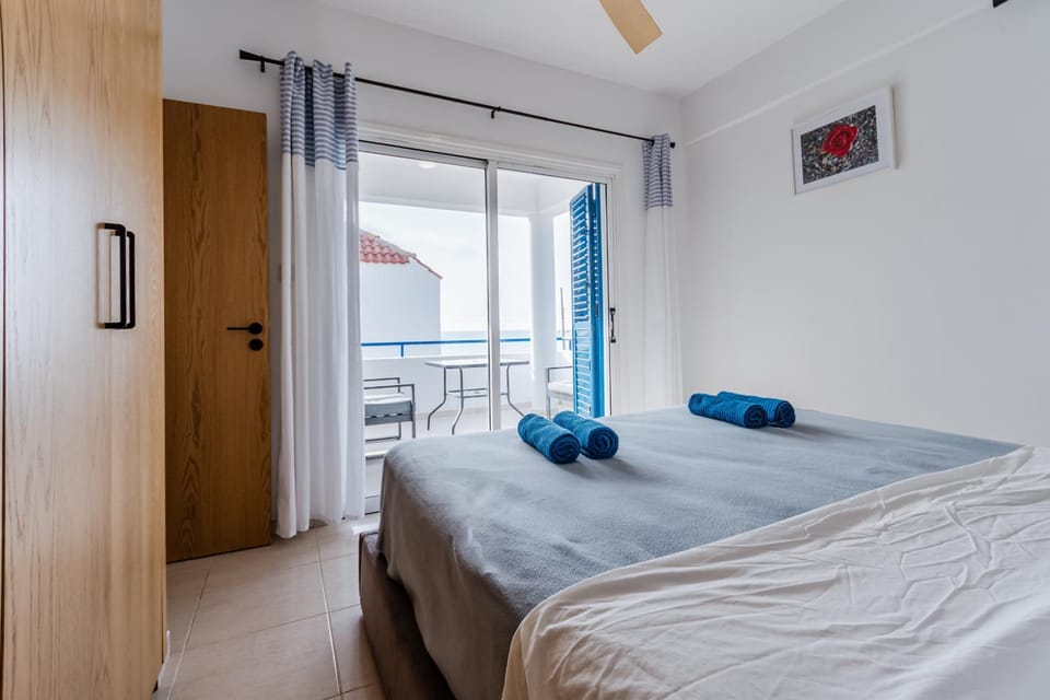 Bed, Balcony/Terrace, Bedroom, Sea view, towels, wardrobe
