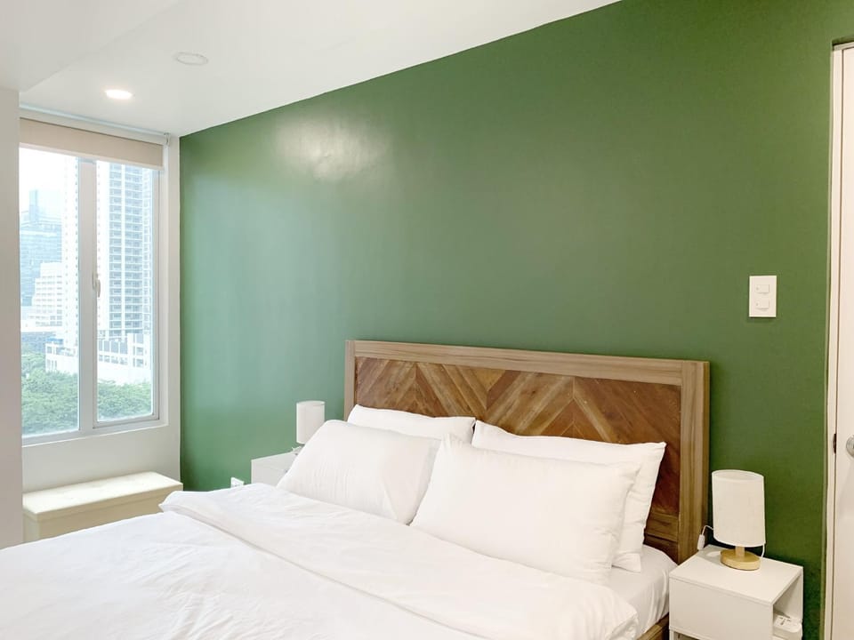 Seibu Tower BGC Tropical Suite with Parking Apartment in Makati