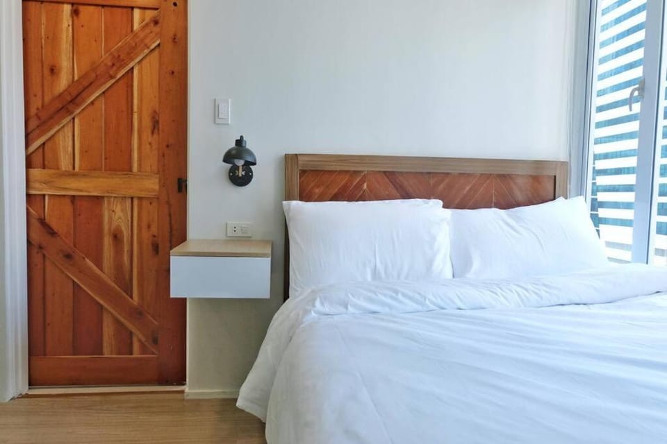 Seibu Tower BGC Tropical Suite with Parking Apartment in Makati