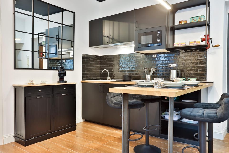 Kitchen or kitchenette