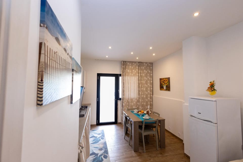 TV and multimedia, Kitchen or kitchenette, Living room, Seating area, Dining area, oven