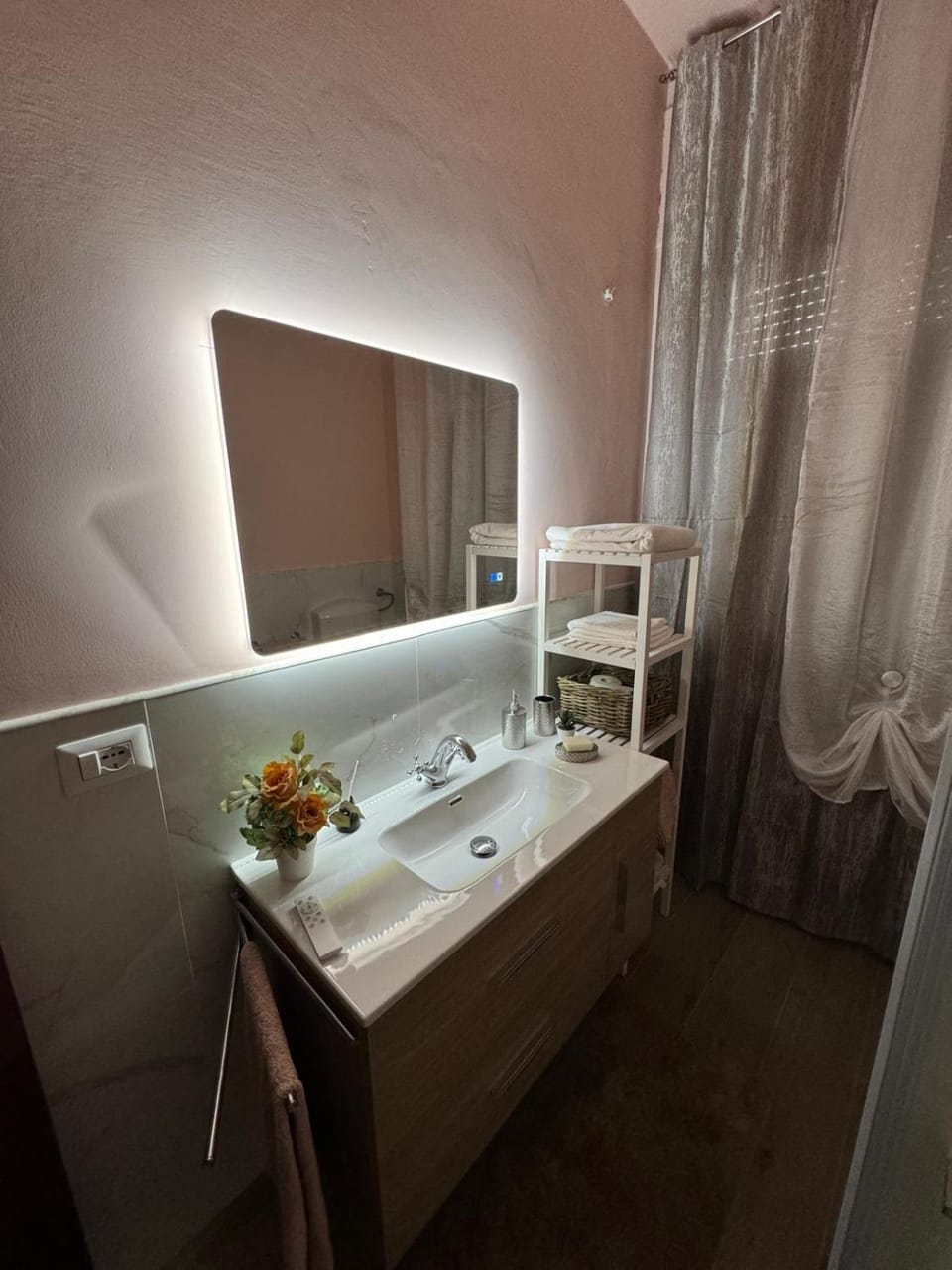 Shower, Bathroom, towels