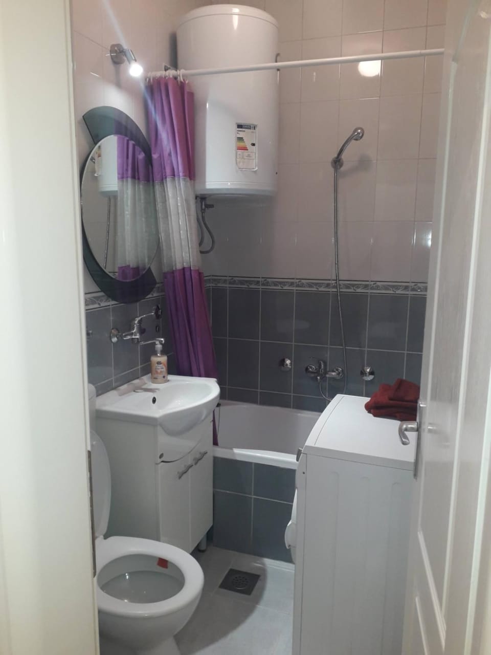 Shower, Toilet, Bathroom, towels