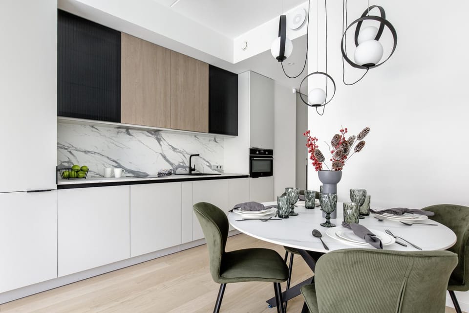 Kitchen or kitchenette, Dining area