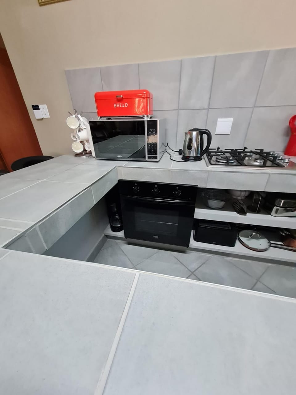 Kitchen or kitchenette, Swimming pool, stove, toaster