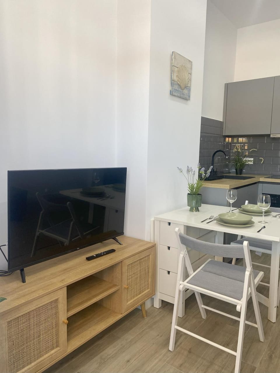 Communal lounge/ TV room, Kitchen or kitchenette